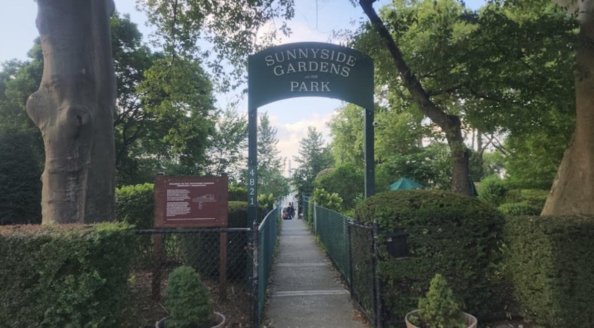 Entrance archway to Sunnyside Gardens Park