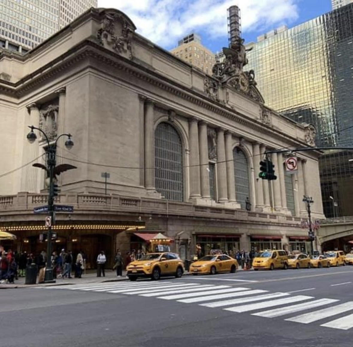 Grand Central Terminal's facade with taxis lined along 42nd Street
